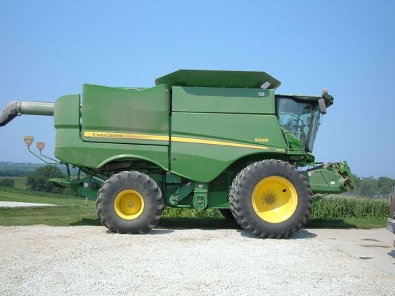 Main image John Deere S660