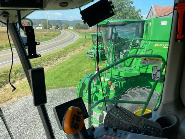 Image of John Deere S660 equipment image 1