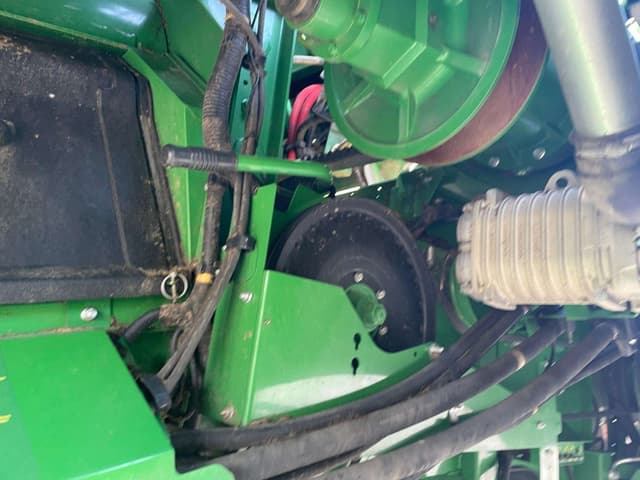 Image of John Deere S660 equipment image 2