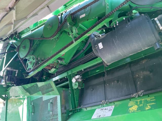 Image of John Deere S660 equipment image 4