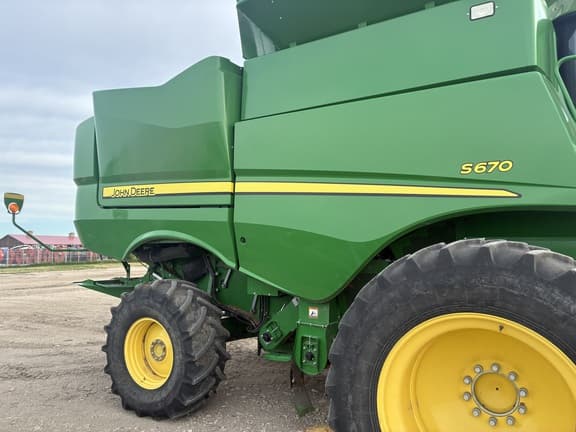 Image of John Deere S670 equipment image 3