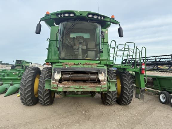 Image of John Deere S670 equipment image 1