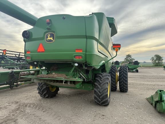Image of John Deere S670 equipment image 4