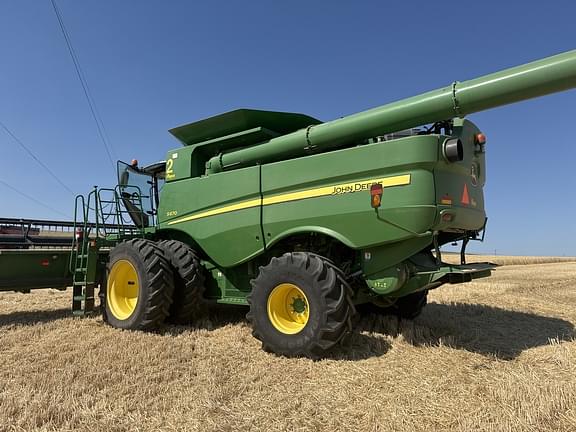 Image of John Deere S670 equipment image 1