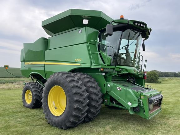 Main image John Deere S670