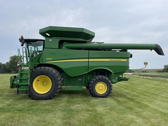 Image of John Deere S670 equipment image 1