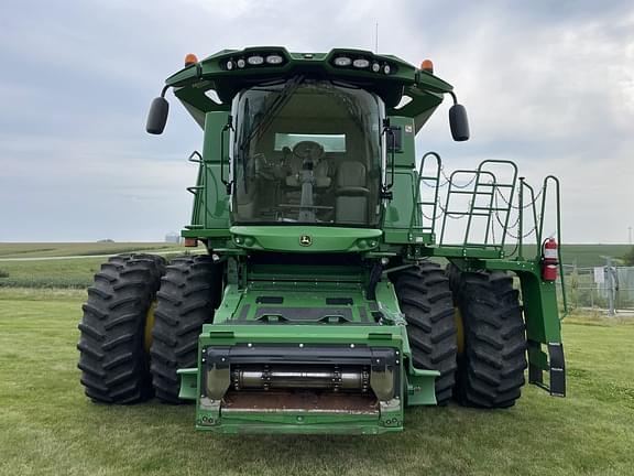 Image of John Deere S670 equipment image 1