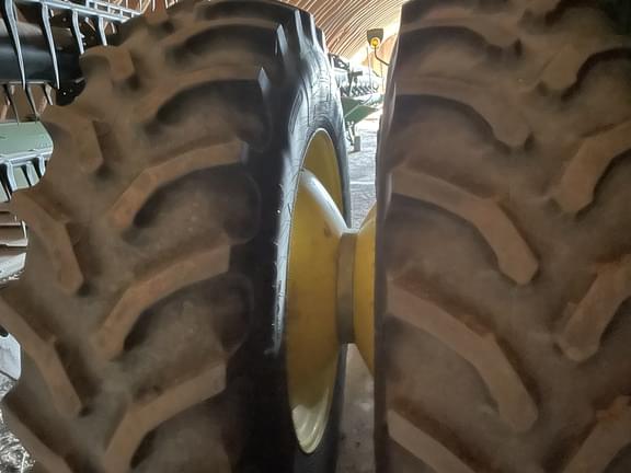 Image of John Deere S670 equipment image 4