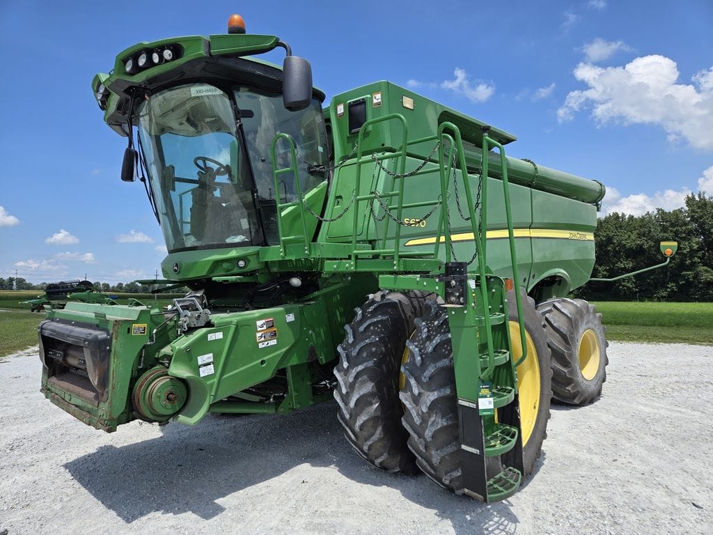 2015 John Deere S670 Equipment Image0
