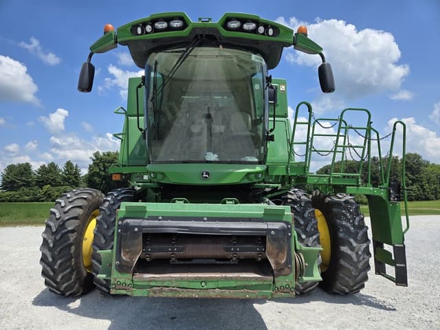 Image of John Deere S670 equipment image 1