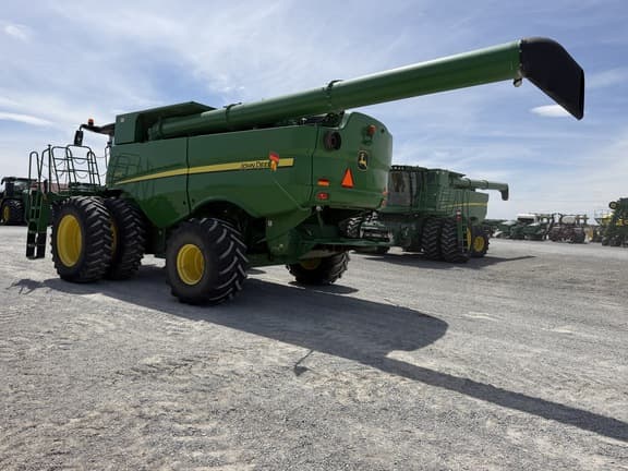 Image of John Deere S670 equipment image 2