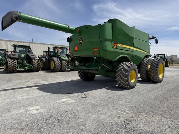 Image of John Deere S670 equipment image 4