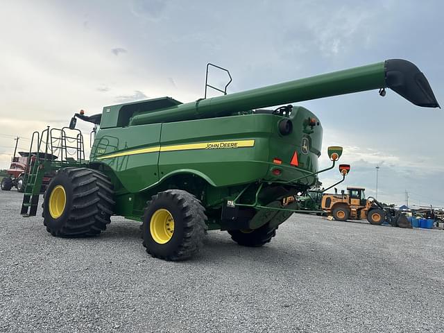 Image of John Deere S670 equipment image 4