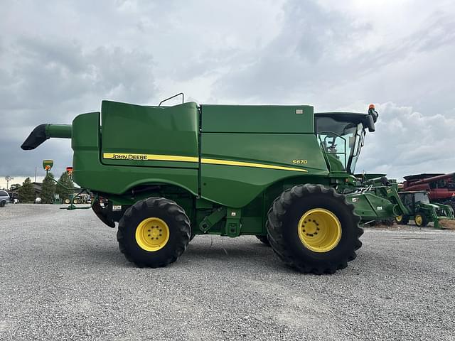 Image of John Deere S670 equipment image 2