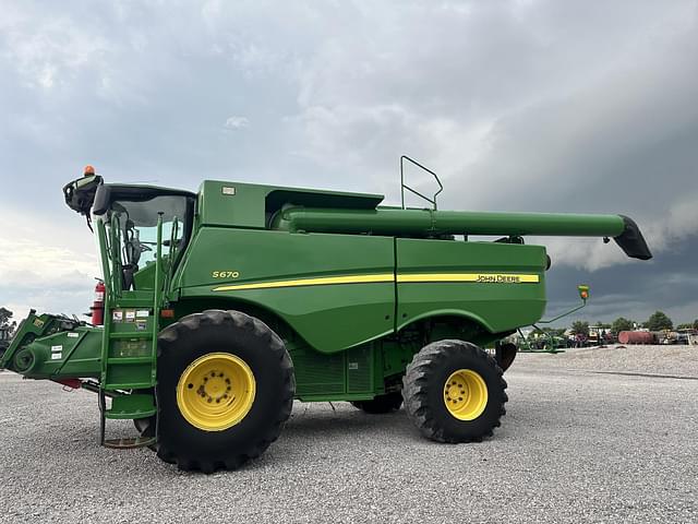 Image of John Deere S670 equipment image 1