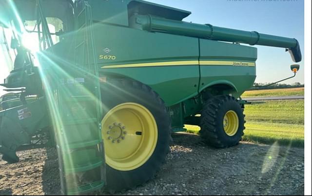 Image of John Deere S670 equipment image 1