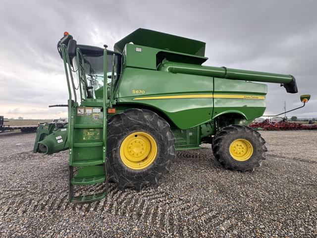 Image of John Deere S670 equipment image 2