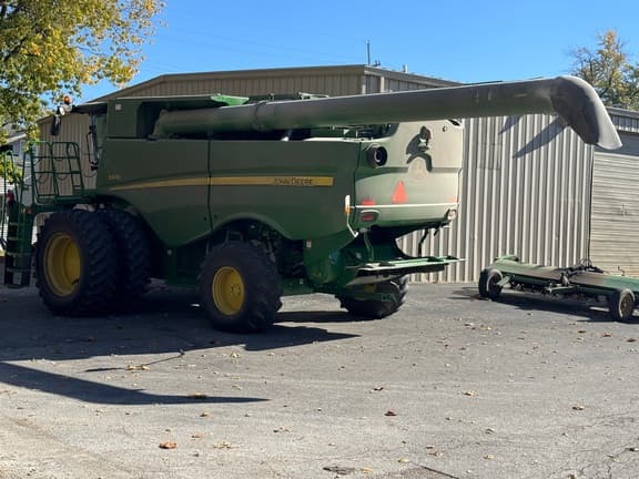 Image of John Deere S670 equipment image 2