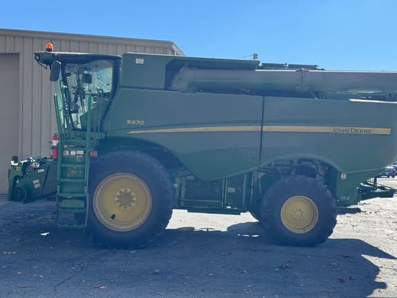Image of John Deere S670 equipment image 1