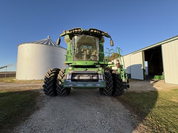 Image of John Deere S670 equipment image 1