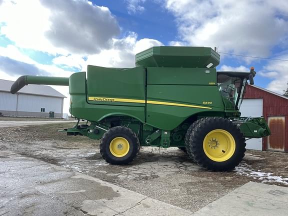 Image of John Deere S670 equipment image 1