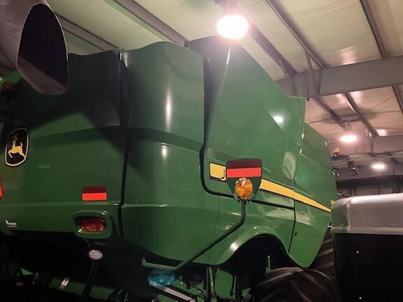 Image of John Deere S670 equipment image 4