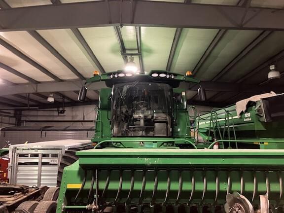 Image of John Deere S670 equipment image 1