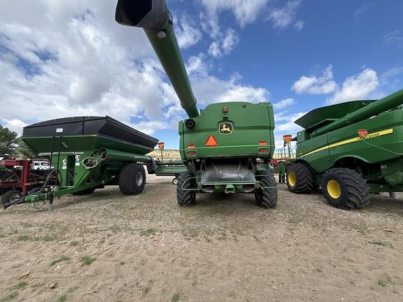 Image of John Deere S670 equipment image 4