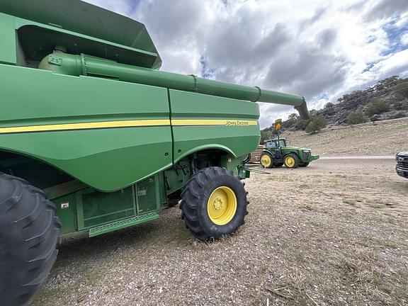 Image of John Deere S670 equipment image 2