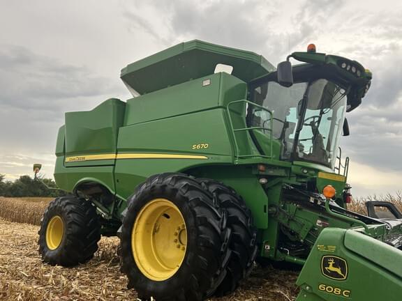 Image of John Deere S670 equipment image 1