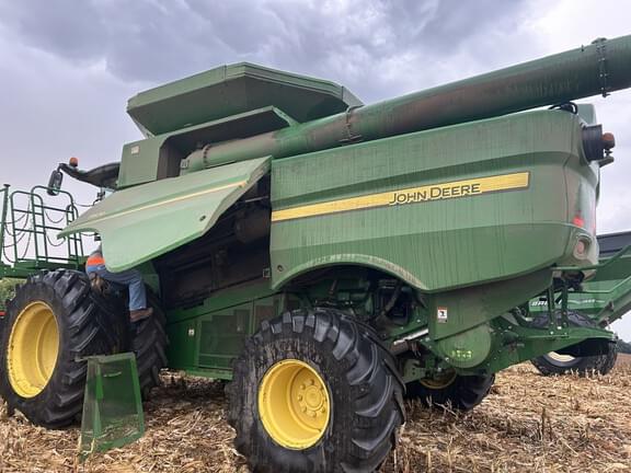 Image of John Deere S670 equipment image 3