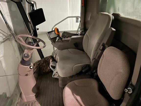 Image of John Deere S670 equipment image 4