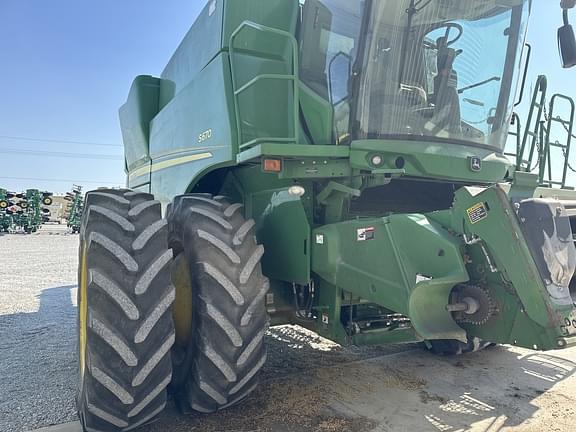 Image of John Deere S670 equipment image 1