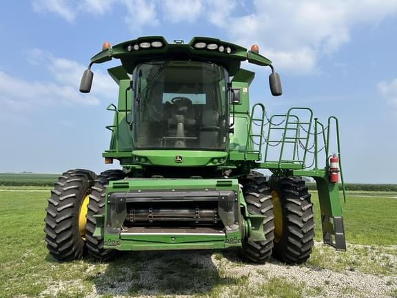 Image of John Deere S670 equipment image 1