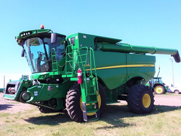 Main image John Deere S670