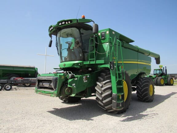 Main image John Deere S670