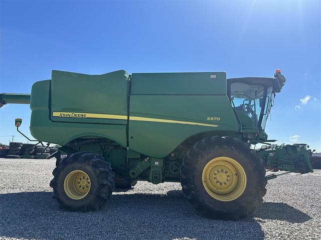 Image of John Deere S670 equipment image 1