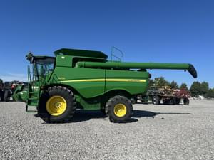 2015 John Deere S670 Image