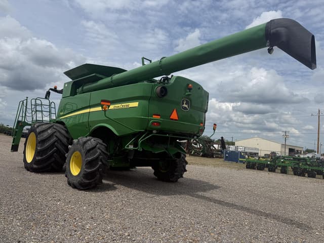Image of John Deere S670 equipment image 4