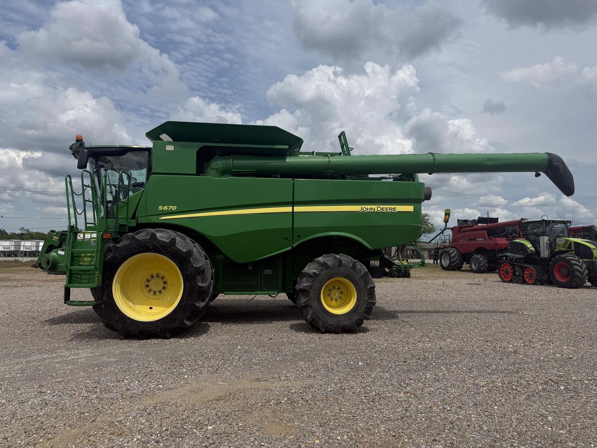 2015 John Deere S670 Equipment Image0