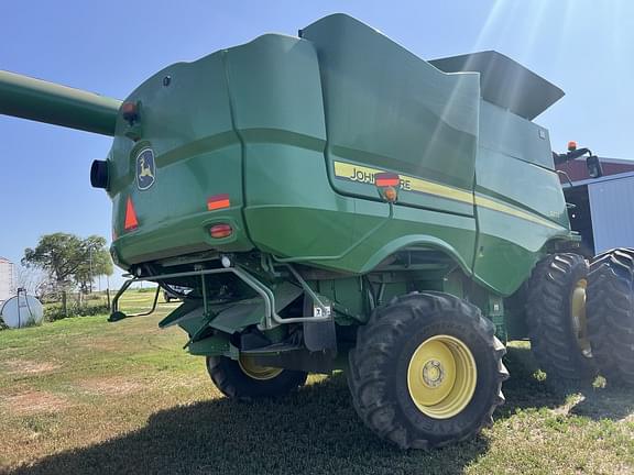 Image of John Deere S670 equipment image 1
