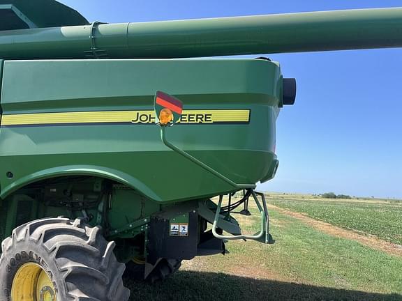 Image of John Deere S670 equipment image 4