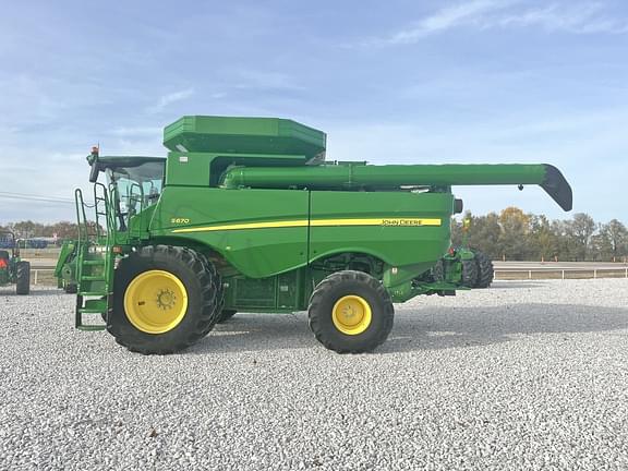 Image of John Deere S670 equipment image 1