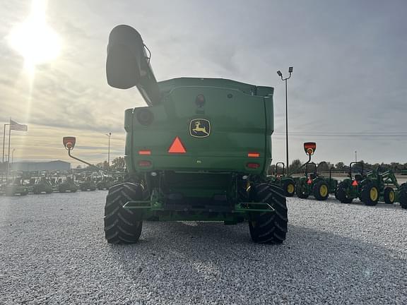 Image of John Deere S670 equipment image 3