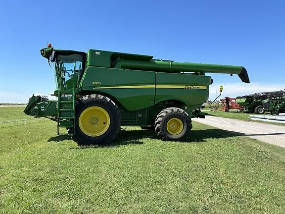 Image of John Deere S670 equipment image 1