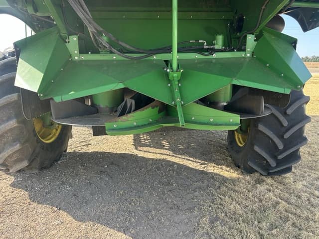 Image of John Deere S670 equipment image 4