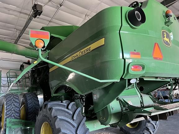 Image of John Deere S670 equipment image 2