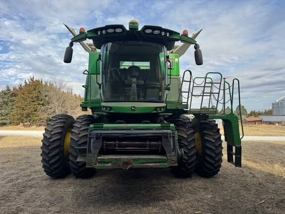 Image of John Deere S670 equipment image 1
