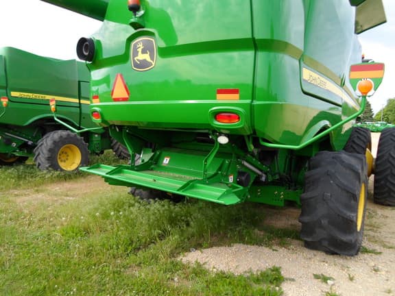 Image of John Deere S670 equipment image 2
