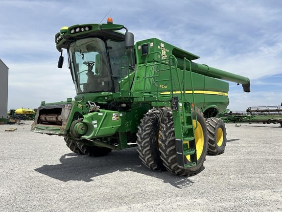 2015 John Deere S670 Equipment Image0